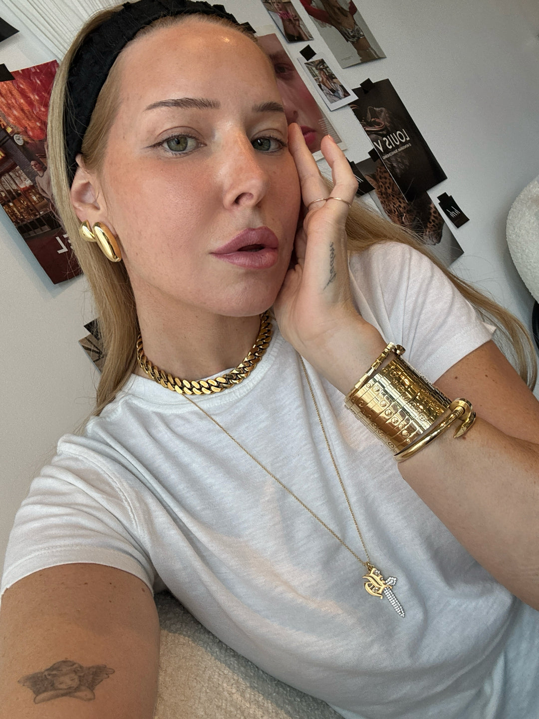 C'EST DAGGER NECKLACE