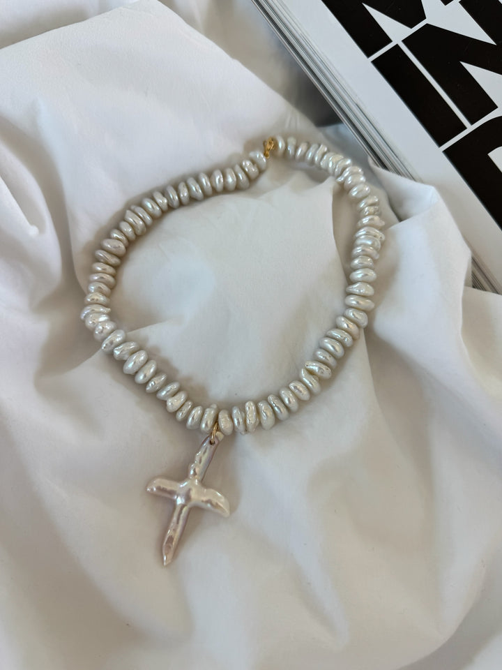 MOONLIT SEA NECKLACE