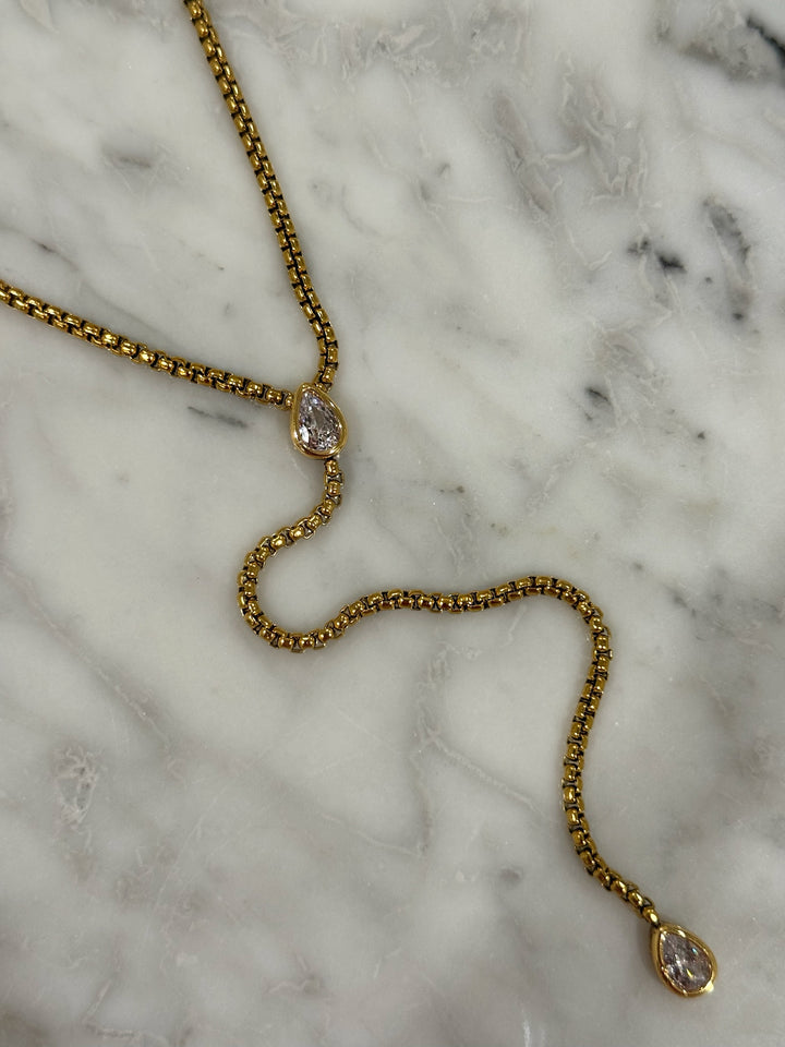 DAPHNE LARIAT