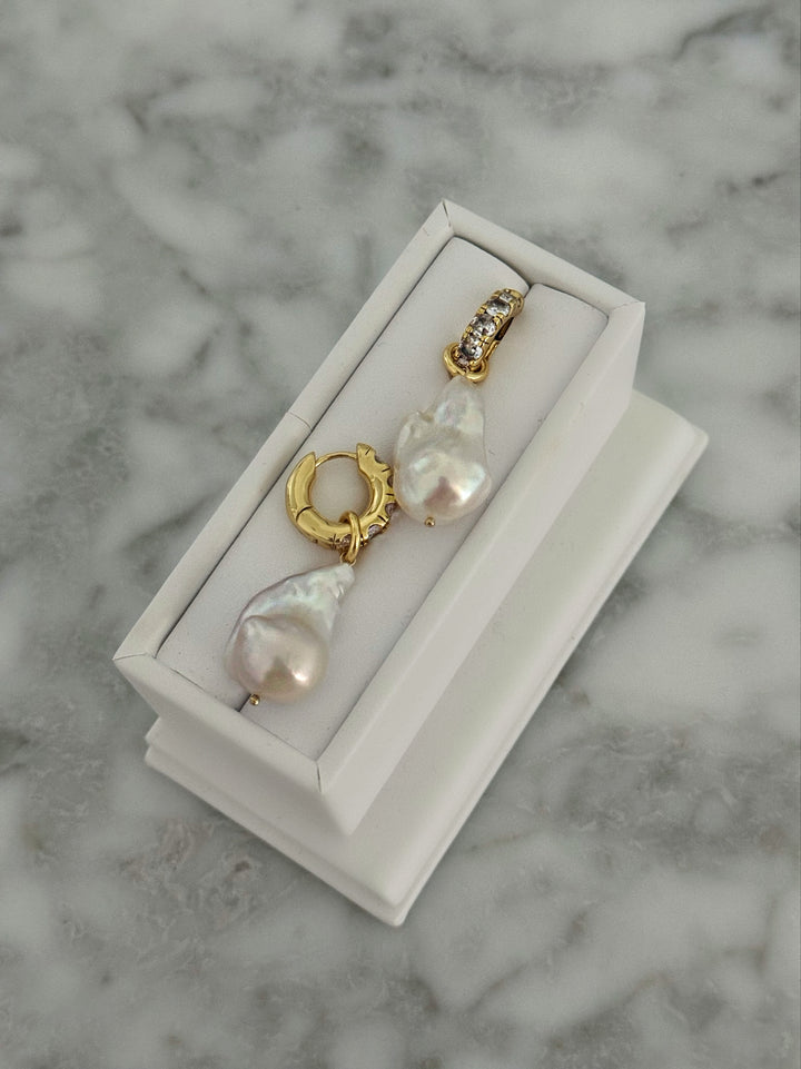 BEAUTÉ PEARL EARRINGS