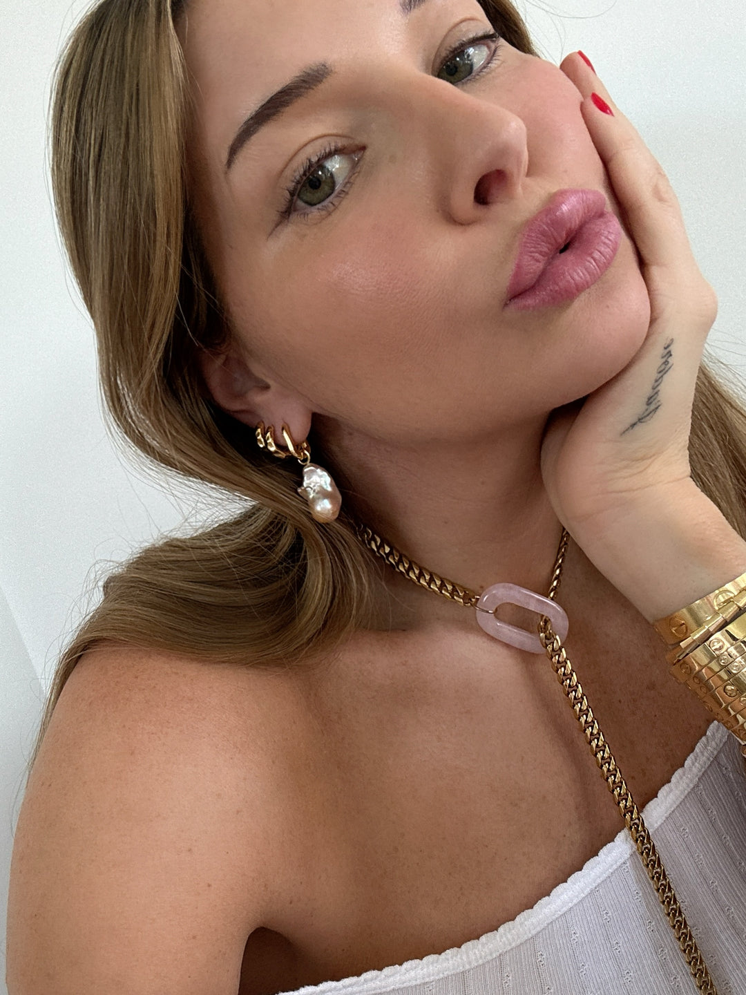 JOLIE LAYERING HOOPS (COMES W/ 2 PAIRS)