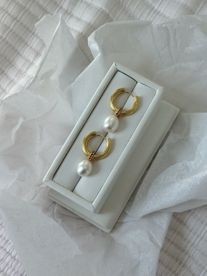 CHIC PEARL DROPS