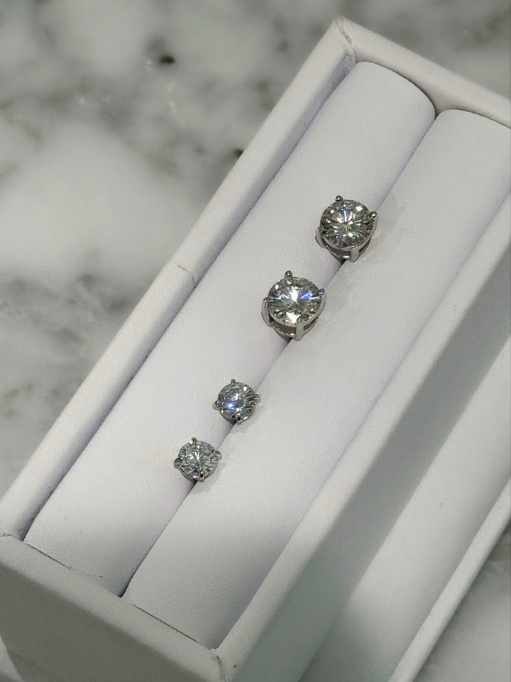 LUXE DREAM STUDS (925 MOISSANITE)