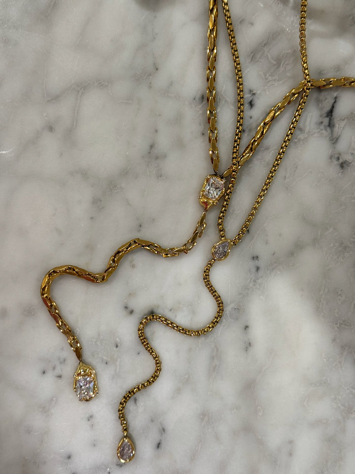 DAPHNE LARIAT