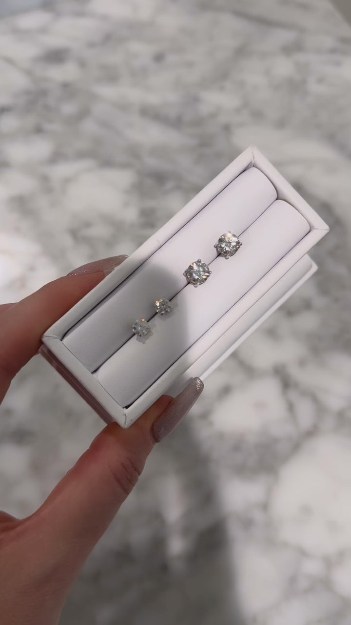 LUXE DREAM STUDS (925 MOISSANITE)