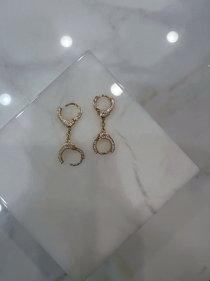 PAVÉ HANDCUFF HOOPS