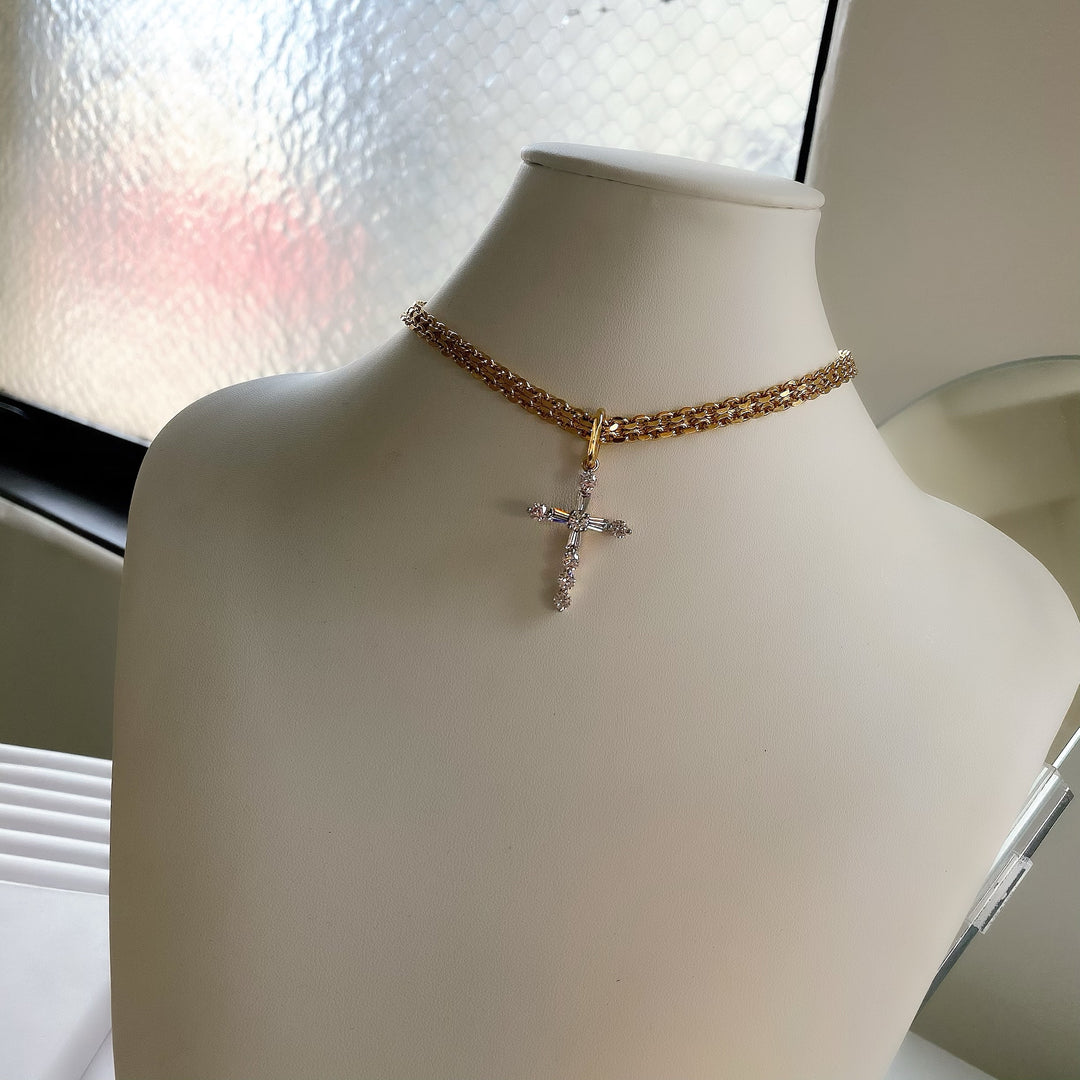 LUCE JEWEL CROSS NECKLACE